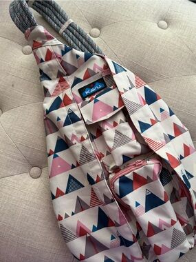 Kavu Triangle Print Sling Bag in Pink, Navy & Cream